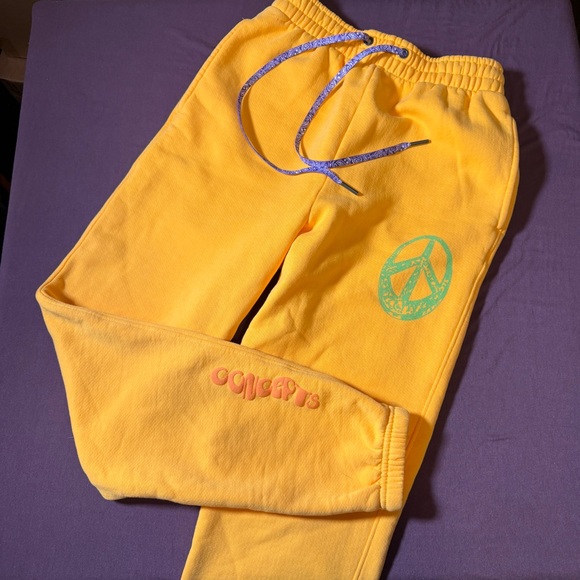 Concepts x Nike Air Max SP “Far Out” Collection Sweatpants Yellow - Size Medium